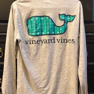 Men’s Vineyard Vines long sleeve t-shirt.